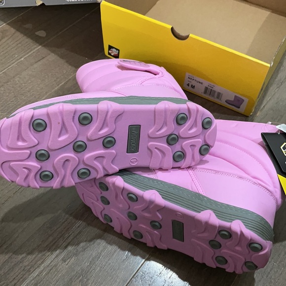 NWT Khombu Snow Boot in Pink - Picture 4 of 7
